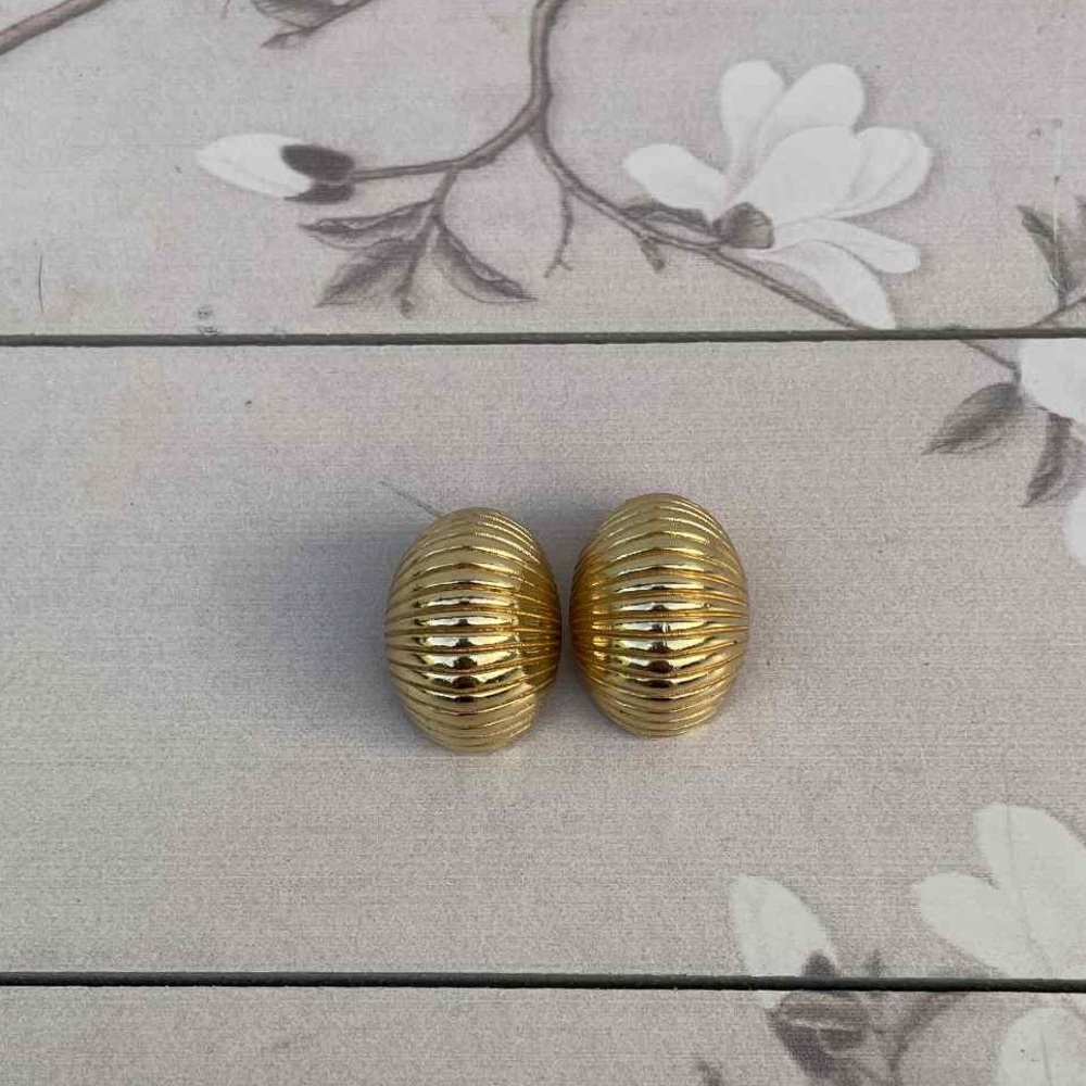 Christian Dior color Gold Textured Earrings - Picture 1 of 5